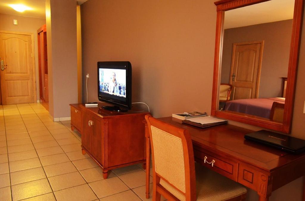 Mensvic Grand Hotel Acra Quarto foto